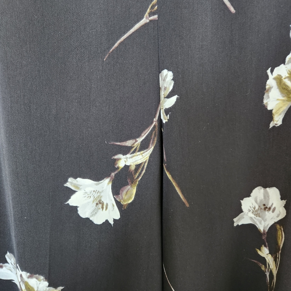 NWT Le Chateau Black Floral Cropped Wide Leg Pant - Picture 3 of 10